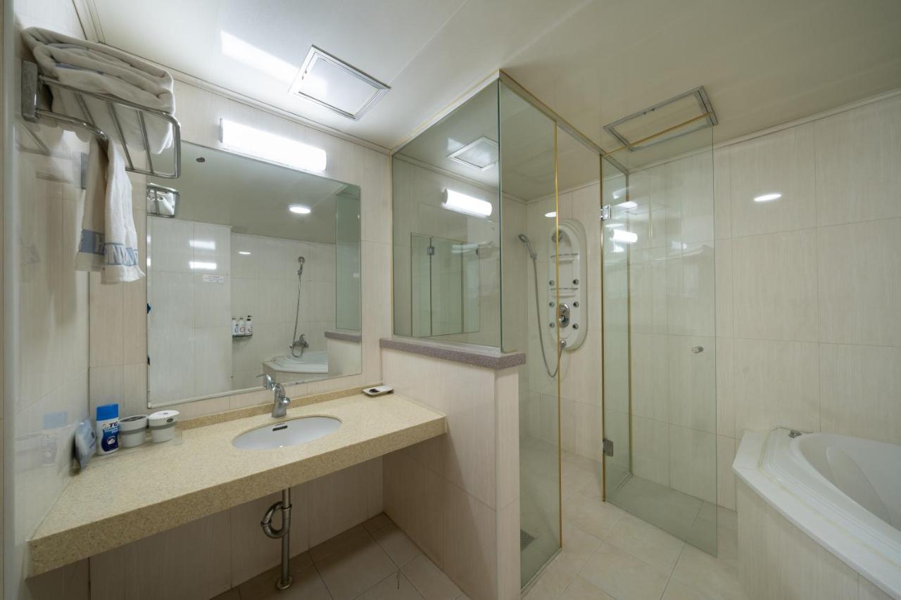 Symphony Hotel Σουγόν Εξωτερικό φωτογραφία