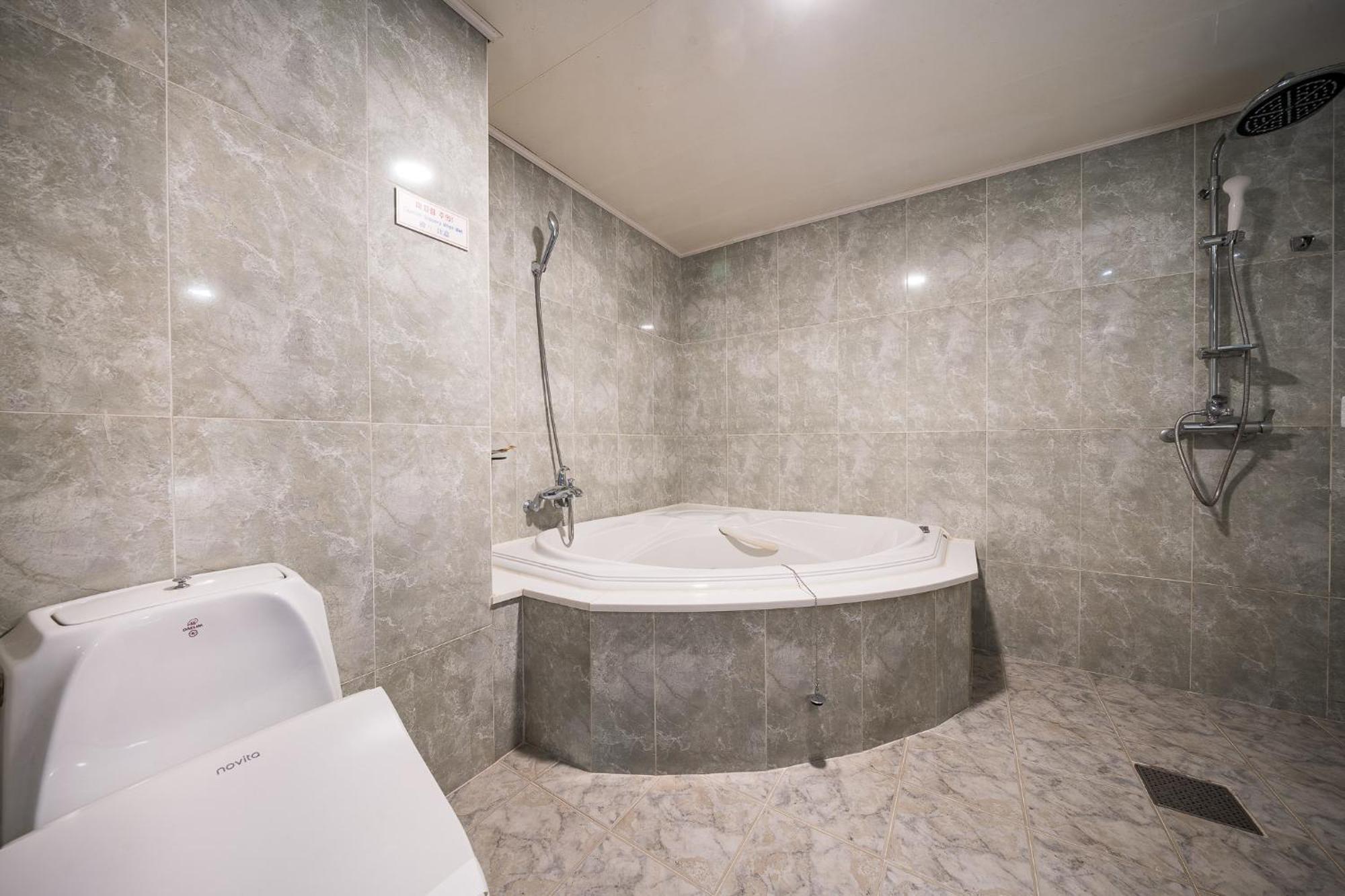 Symphony Hotel Σουγόν Εξωτερικό φωτογραφία