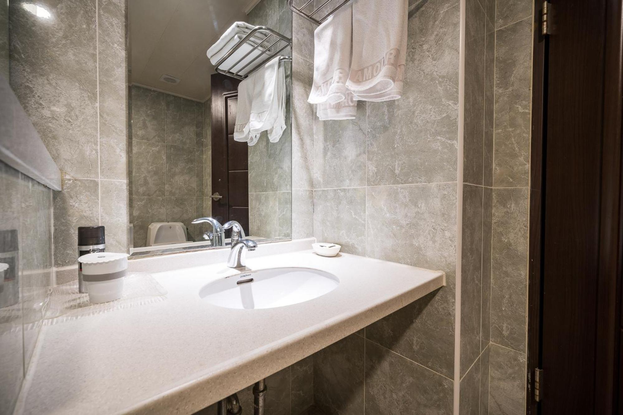 Symphony Hotel Σουγόν Εξωτερικό φωτογραφία
