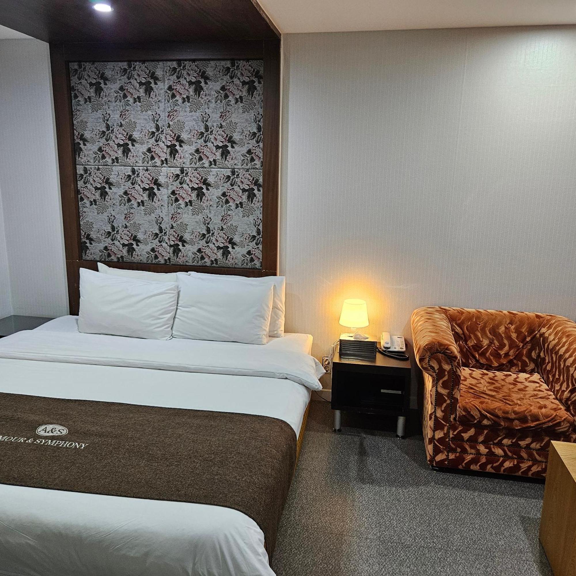 Symphony Hotel Σουγόν Εξωτερικό φωτογραφία